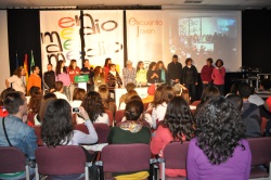 Foto de jóvenes participando en una actividad en el I Encuentro Joven Enmediodelmedio 2011.