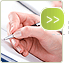 imagen mano escribiendo sobre papel