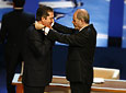 El presidente de la Junta, Manuel Chaves, impone la Medalla a Federico Mayor Zaragoza, nombrado Hijo Predilecto de Andalucía.