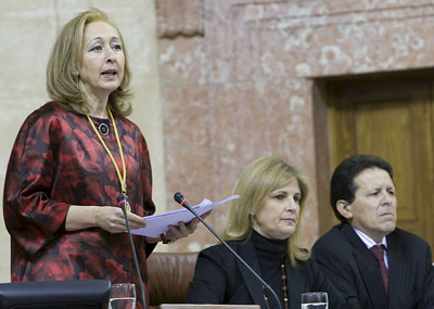 La presidenta del Parlamento, Fuensanta Coves, pronuncia su discurso oficial durante la celebración del Pleno Institucional de la Cámara autonómica con motivo del Día de Andalucía.