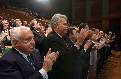El presidente del Tribunal Constitucional, Manuel Jiménez de Parga, y el expresidente del Gobierno Felipe González.