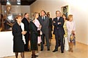 SSMM los Reyes y el presidente de la Junta, Manuel Chaves, comienzan el
recorrido por las distintas salas del museo, acompaados de la familia del
pintor y el resto de autoridades asistentes