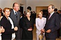 Don Juan Carlos entre la directora del Museo Picasso Mlaga y Christine
Picasso, junto al presidente de la Junta y su esposa