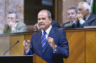 02.05.06.- La Cámara andaluza aprueba la propuesta de reforma del Estatuto. Manuel Chaves durante su intervención en el Parlamento.