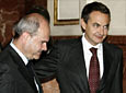 02.11.06.- El presidente del Gobierno conversa con el responsable del Ejecutivo andaluz.