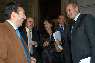 02.11.06.- El presidente de la Junta acompañado por el consejero de la Presidencia, el Portavoz del Gobierno andaluz y la ministra de Cultura.