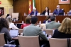 Loles López garantiza que la atención inmediata a las víctimas de violencia sexual ya existe y subraya que “los edificios no salvan vidas, lo hacen los servicios”