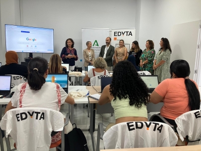 La Junta y la Fundación Orange ponen en marcha en Sevilla el aula que formará en competencias digitales a 15 mujeres víctimas de violencia de género