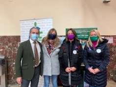 Los mercados de abastos de Córdoba sensibilizan a la ciudadanía contra la violencia de género