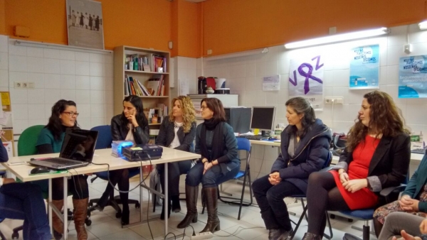 La directora del IAM asiste a la presentación del proyecto &#039;Miradas compartidas: generando empoderamiento&#039;