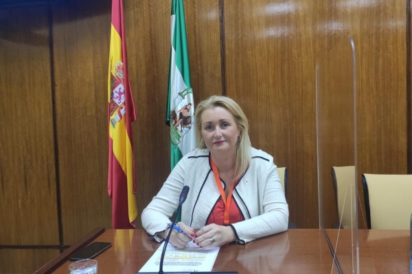 La directora del IAM avanza que el Teléfono de Atención a las Mujeres 900 200 999 ha superado en abril y mayo el récord de llamadas
