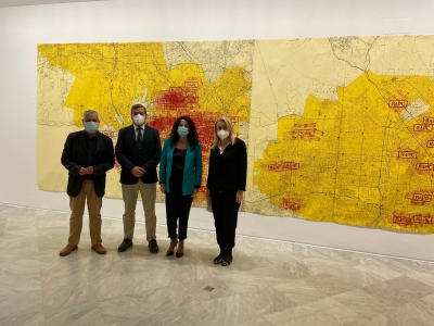 Rocío Ruiz visita en el CAAC la exposición de la artista Suzanne Lacy que aborda la sororidad, el feminismo y la violencia sexual