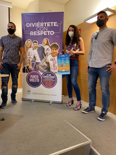 El IAM asesora en Almería a casi 4.000 personas sobre violencia machista a través del Punto Violeta instalado en el Cooltural Fest
