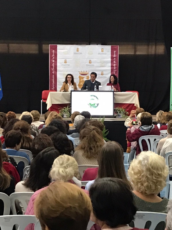 Un total de 350 mujeres rurales de la provincia se reúnen en Cazalla de la Sierra para analizar su presente y su futuro