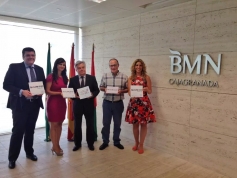 El IAM firma un convenio con CajaGranada para desarrollar actividades culturales dirigidas a víctimas de la red de acogida