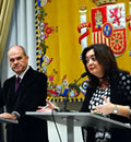 El vicepresidente tercero y ministro de Política Territorial y Administración Pública, Manuel Chaves, junto con Mar Moreno, consejera de Presidencia.