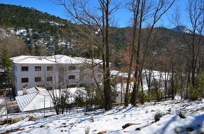 Edificio en Vadillo-Castril, rodeado de montañas, dónde se realizan las actividades