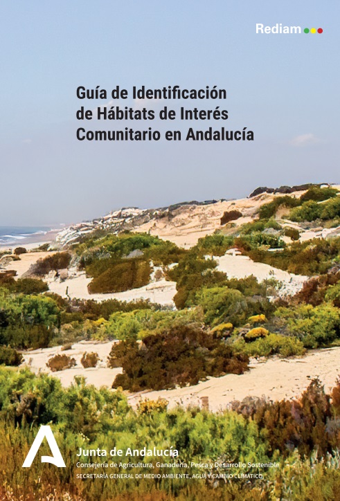 Portada de la guía: Zona de costa con arena y matorrales, con el mar de fondo