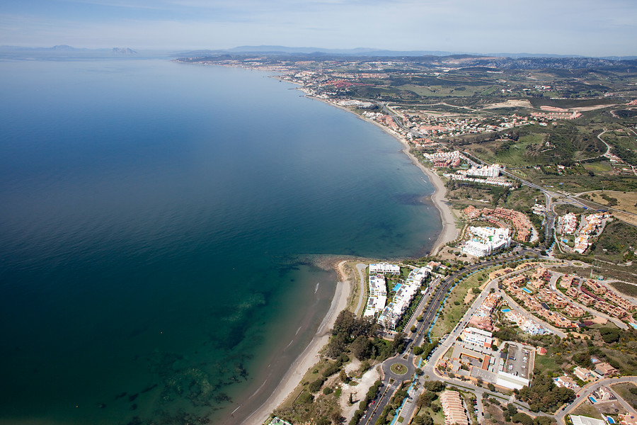 Ampliar imagen: impresionante vista aérea de la costa malagueña