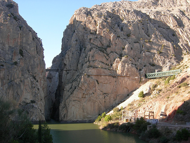 Ampliar imagen: vista del río Guadalhorce en su paso por el Desfiladero de los Gaitanes