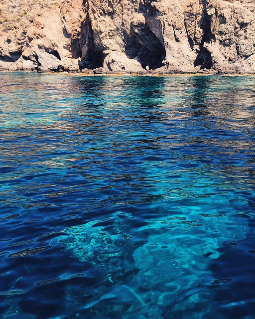 Acantilado y mar en el Geoparque Cabo de Gata-Níjar