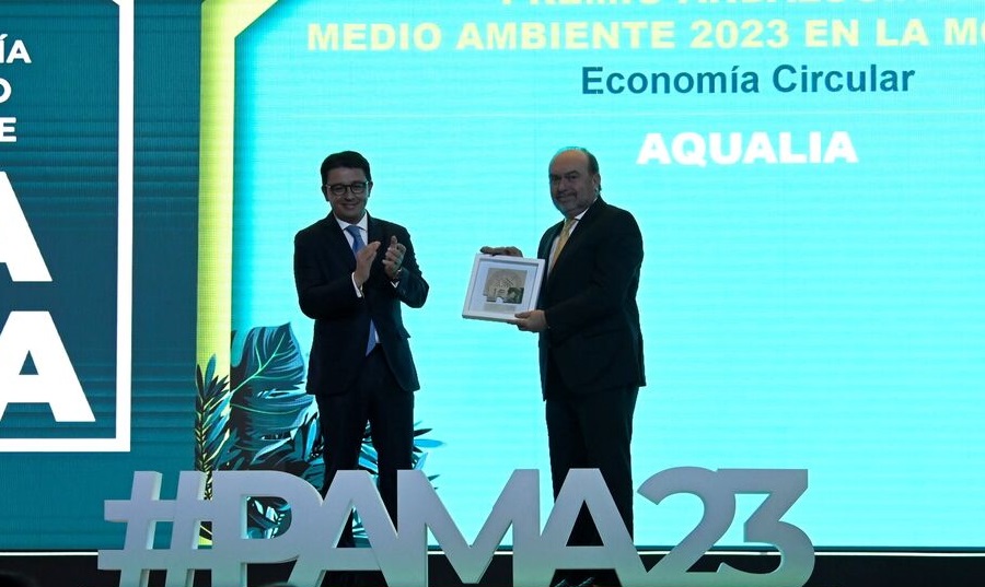 Momento de la entrega del premio
