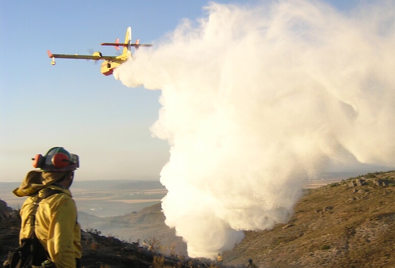 Extinción de incendios forestales