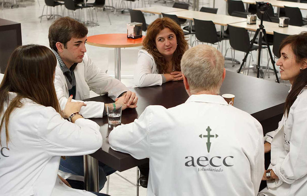Voluntarios de la Asociación Española Contra el Cáncer (AECC).