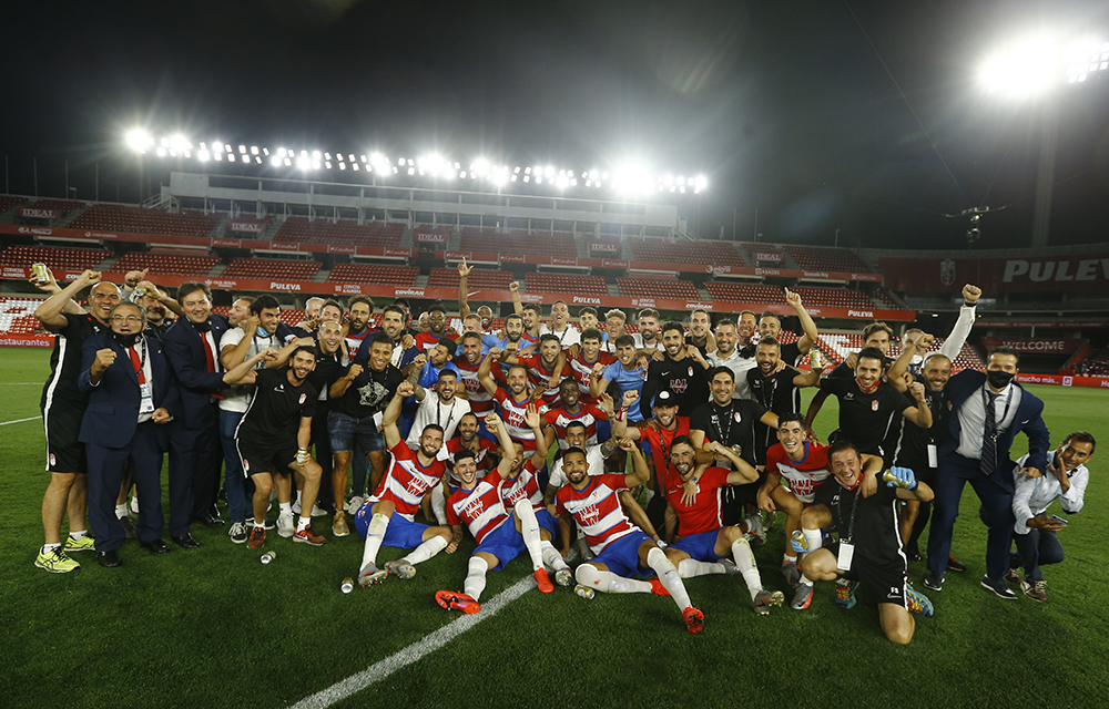 Equipo y directiva del Granada CF celebrando sus éxitos.