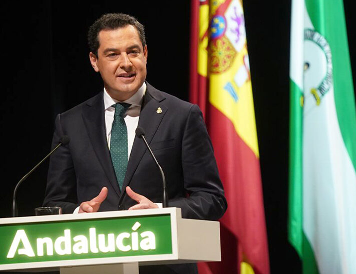 El presidente de la Junta de Andalucía, Juanma Moreno, durante su intervención en el acto.