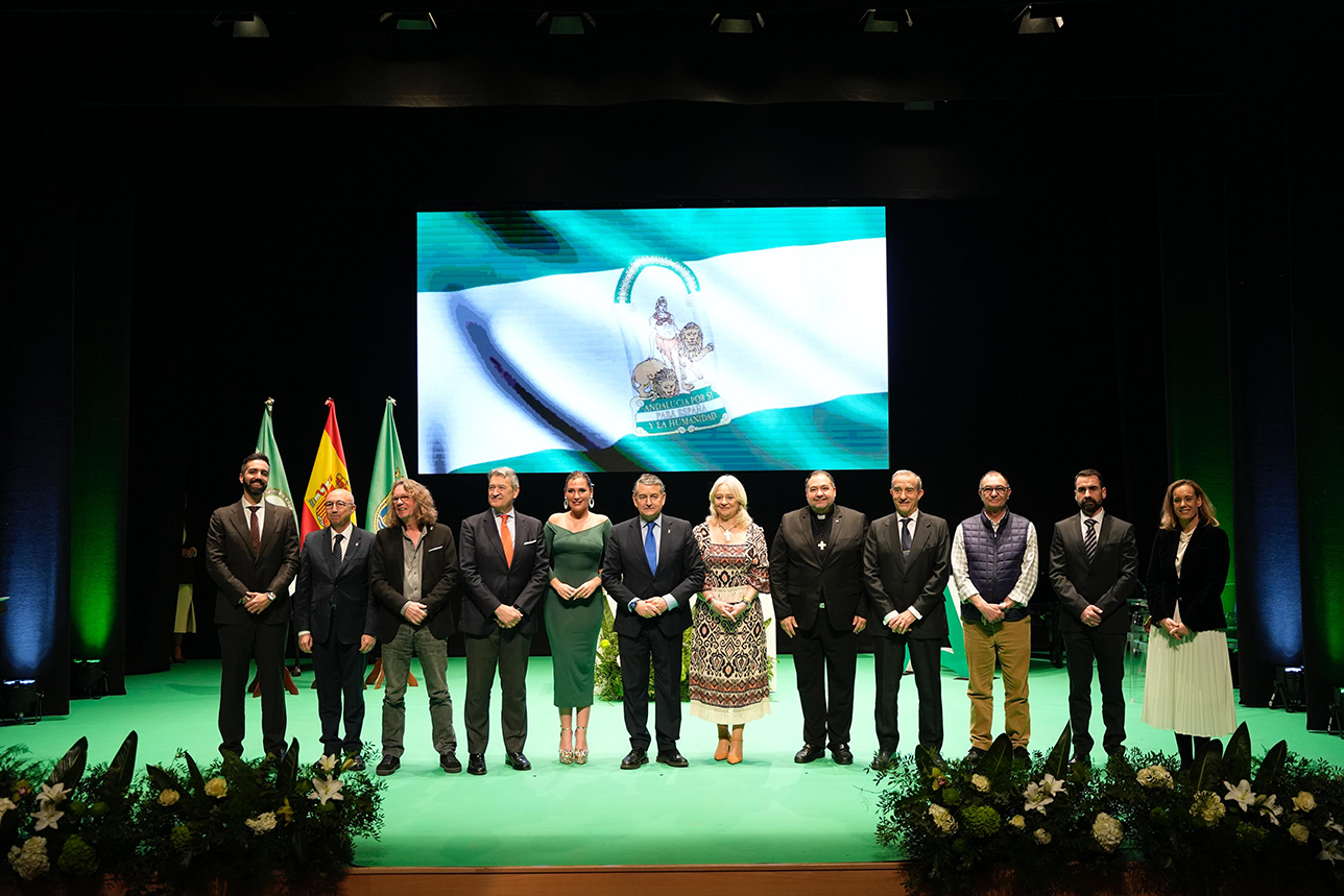 Entrega de Banderas de Andalucía en Cádiz.