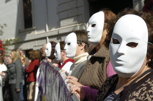 Protesta contra la violencia de género. (Fotos EFE)