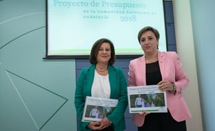 La consejera de Igualdad y la delegada del Gobierno en Granada, durante la presentación.