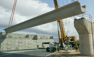 Un momento de la construcción de la nueva variante de Roquetas, que entra en servicio en toda su extensión a mediados de noviembre.