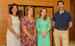 Marina Álvarez con responsables de la Sociedad Andaluza de Medicina Familiar y Comunitaria.
