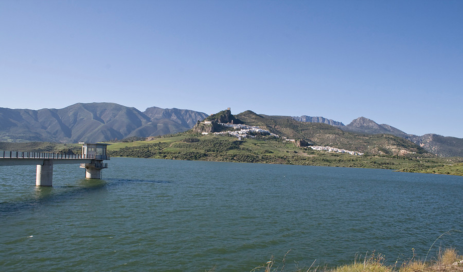 Embalse de Zahara de la Sierra, de la cuenca Guadalete-Barbate, que ha contabilizado en un año 356,55 hectómetros cúbicos más.
