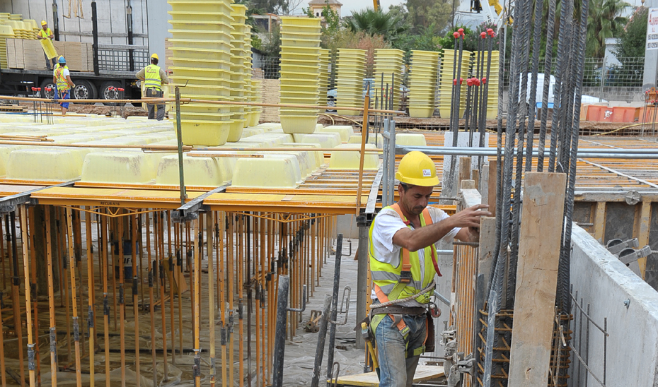 Trabajadores de la construcción en una obra.
