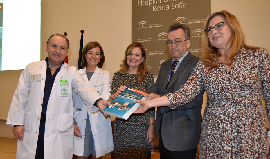 Marina Álvarez ha presidido en Córdoba la presentación de la sexta edición del libro \u0027Medicina de Urgencias y Emergencias\u0027.