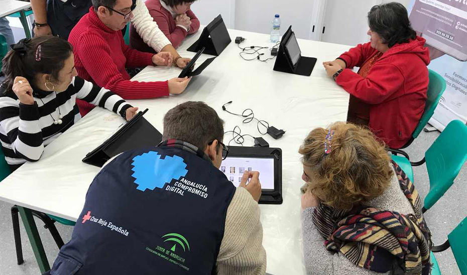 Andalucía Compromiso Digital cuenta con más de 800 voluntarios distribuidos por las ocho provincias andaluzas.