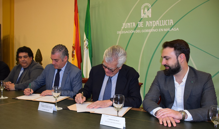 Javier Carnero e Ignacio Muñoz Pidal han firmado el convenio en Málaga