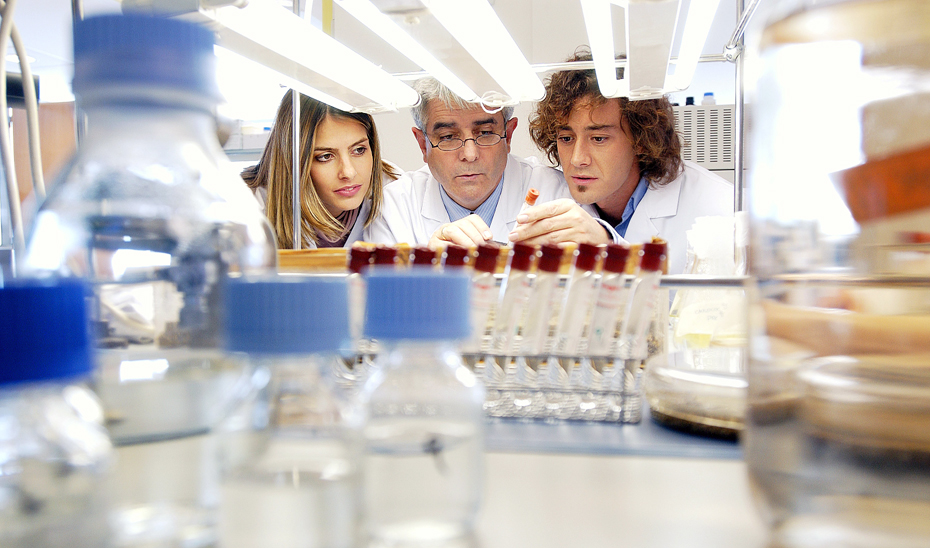 Científicos en un laboratorio.
