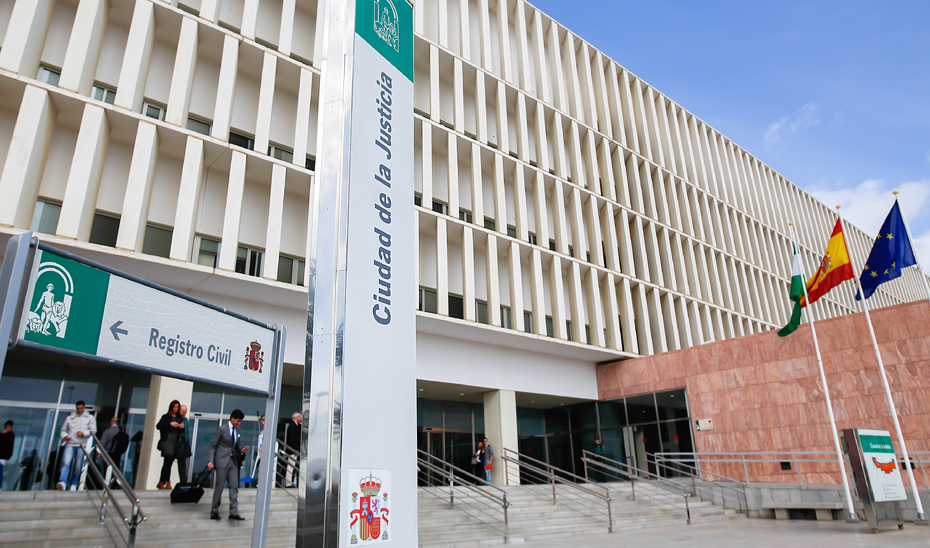Los funcionarios judiciales cobrarán ya en la nómina abril la subida salarial. En la imagen, la sede de la Ciudad de la Justicia de Málaga.