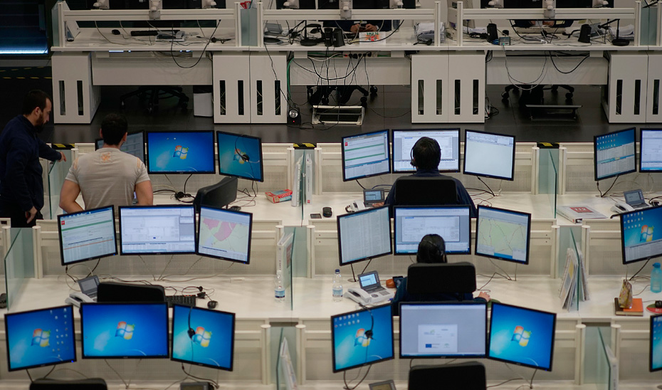 Trabajadores en una empresa TIC.
