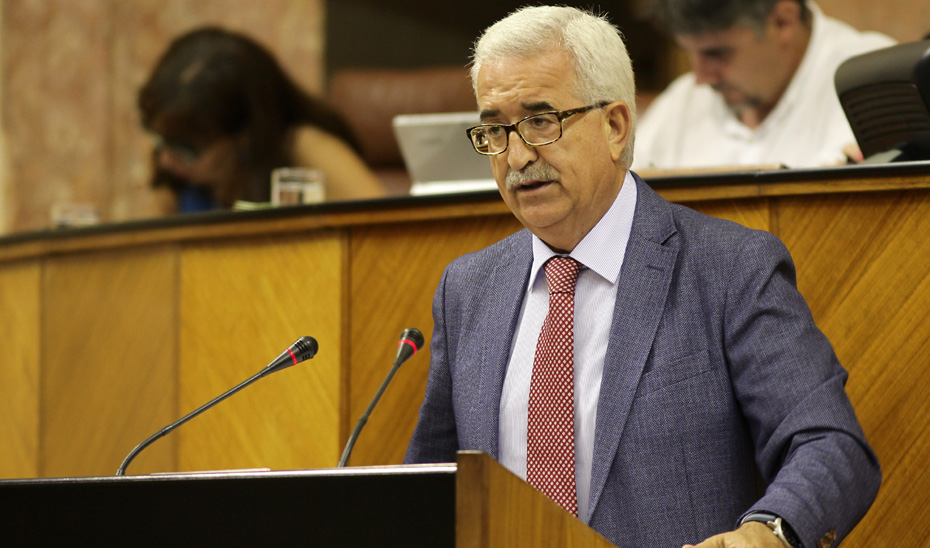 El vicepresidente de la Junta, Manuel Jiménez Barrios, durante su intervención en el Parlamento andaluz.