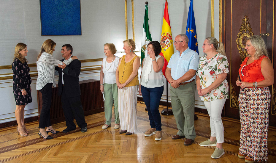 La presidenta de la Junta, Susana Díaz, con los representantes de la Federación de Asociaciones de Diabéticos de Andalucía (FADA).