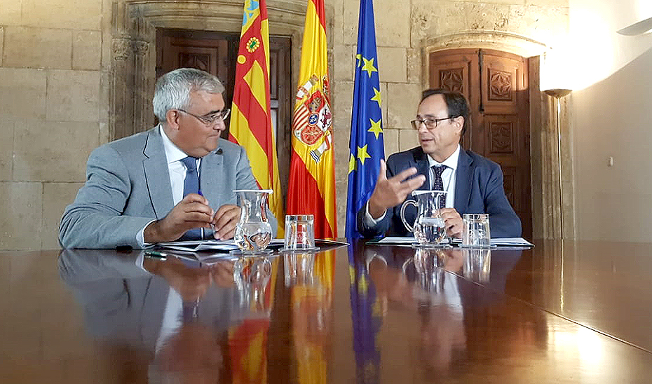 Las comunidades de Andalucía y Valencia han refrendado su acuerdo en favor de pedir más recursos para el sistema de financiación autonómica.
