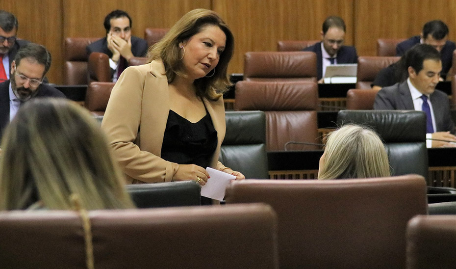 La consejera de Agricultura, Ganadería, Pesca y Desarrollo Sostenible, Carmen Crespo, en el Parlamento andaluz.