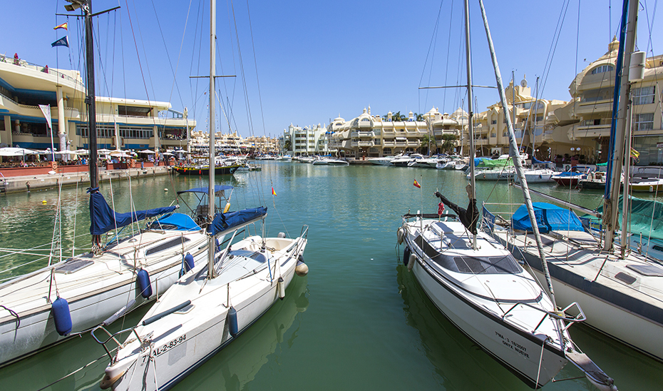 Imagen del artículo Dos heridos tras la explosión e incendio de un barco en Benalmádena