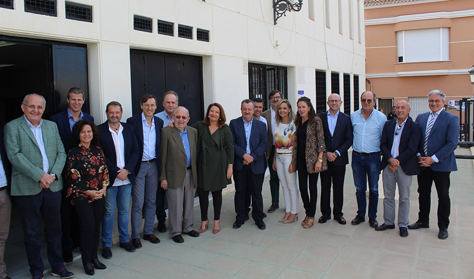 Crespo se reunió en Pulpí con empresarios del sector agroindustrial de Almería.