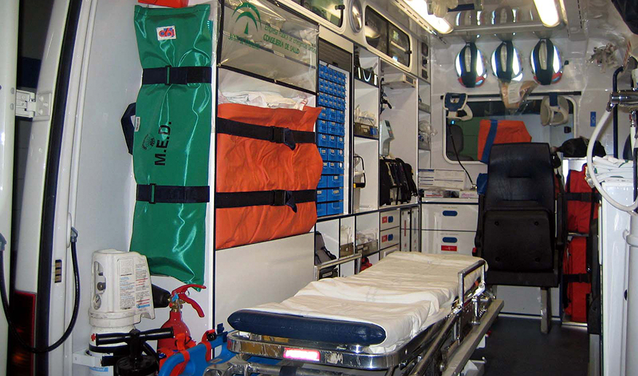 Interior de ambulancia.